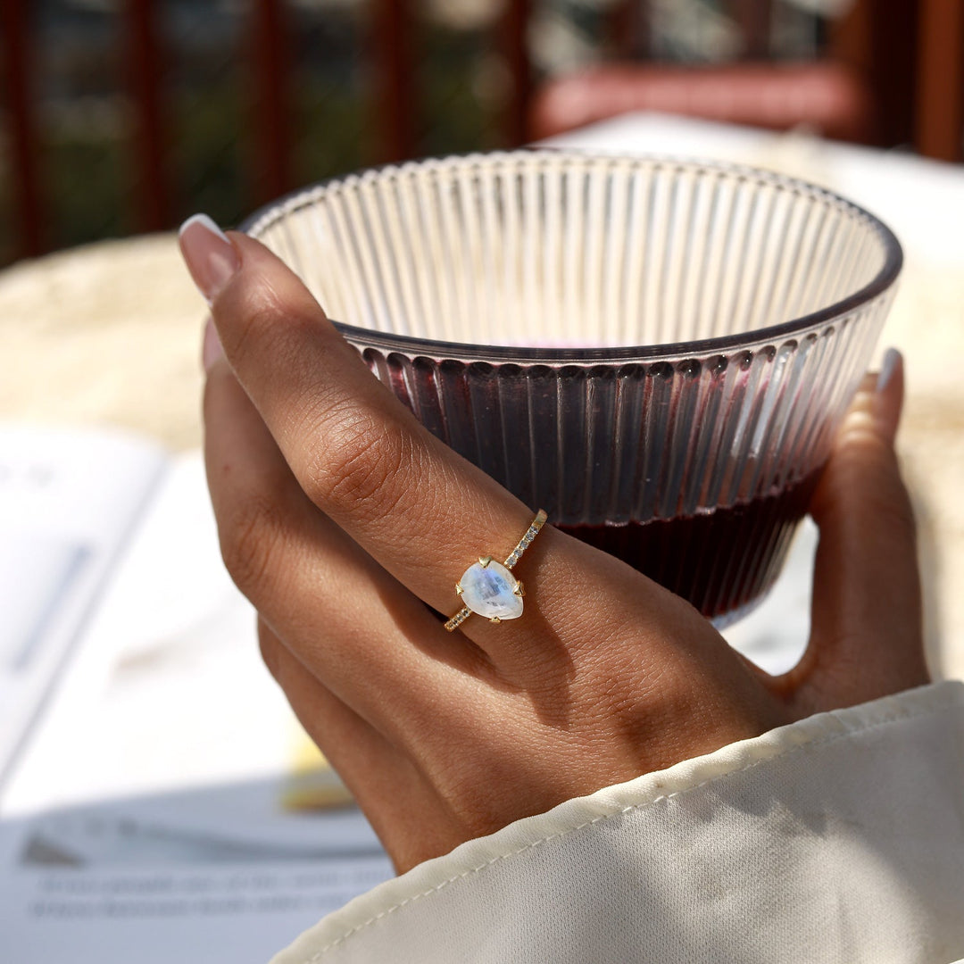 Inel Bianca cu Piatră Lunară