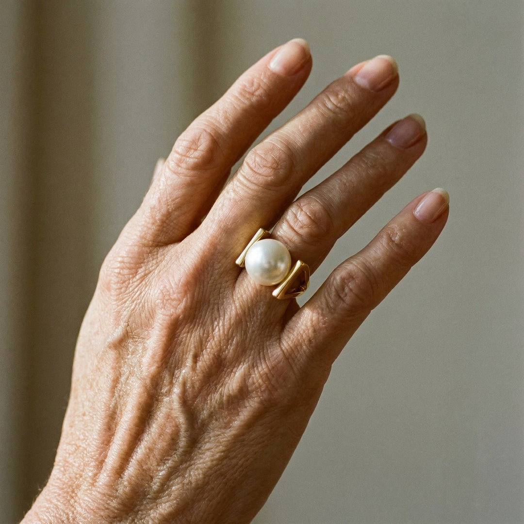 Inel Aurie cu Incrustații Vintage de Perle