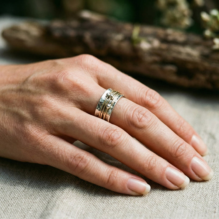 Inel Vintage Aurit cu Straturi în Argintiu