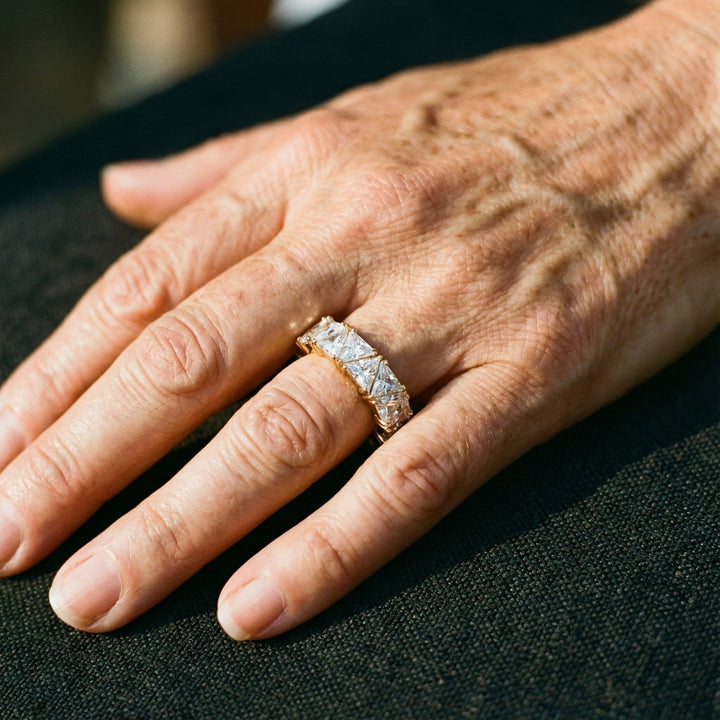 Inel Vintage Triangular cu Pietre din Aur