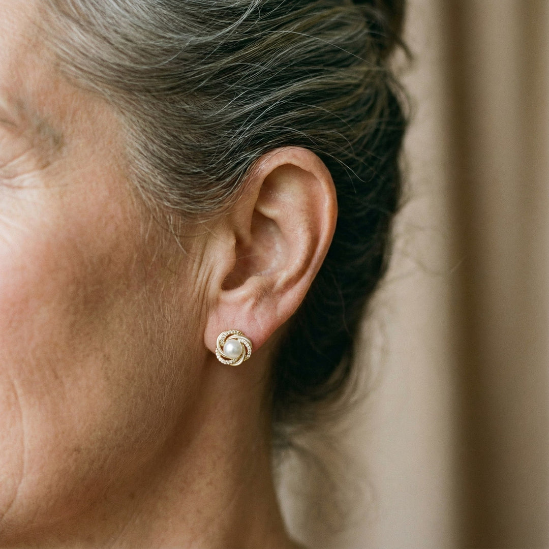 Cercei Eleganți din Aur cu Perle în Spirală și Zirconii