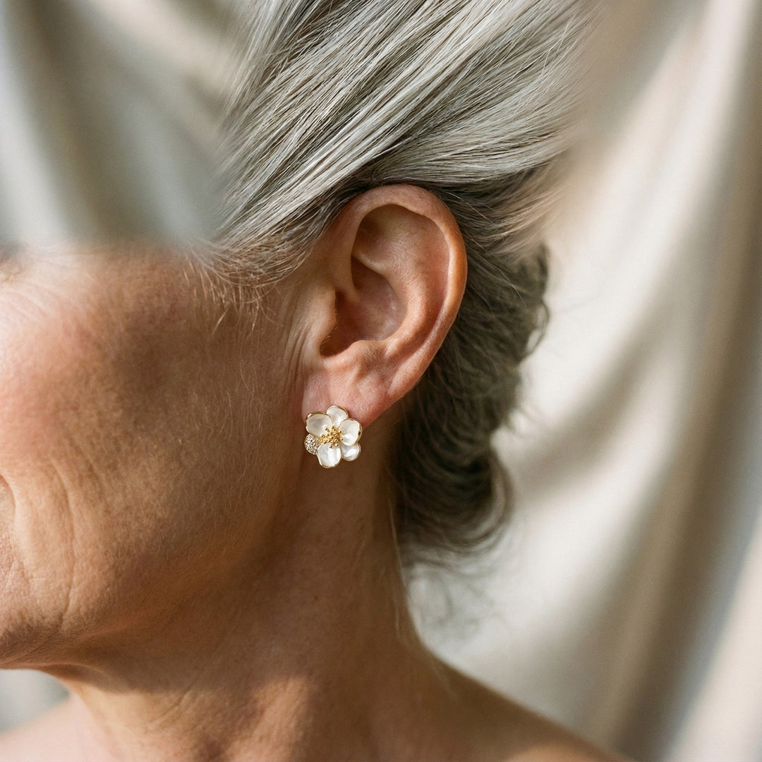 Cercei Petale Elegante din Aur