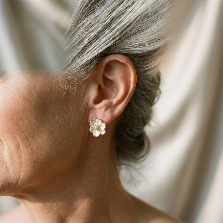 Cercei Petale Elegante din Aur