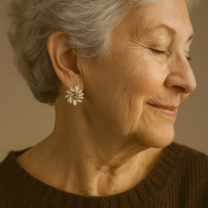 Cercei Eleganți și Rafinați cu Petale de Opal din Aur