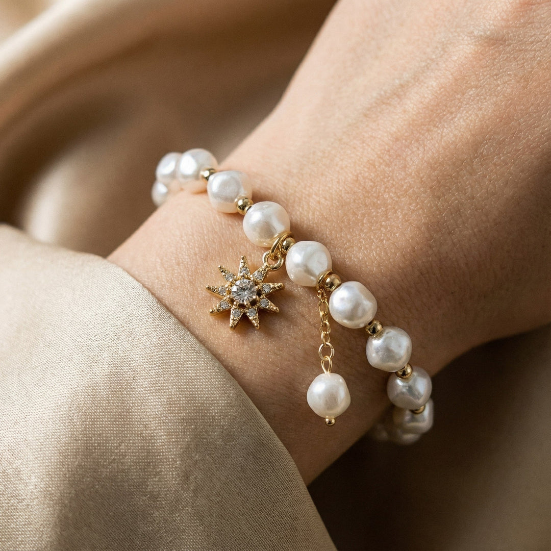 Brățară cu Pandantiv din Aur Alb, Perlă și Floarea-soarelui