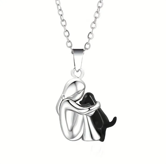 Colier cu Fetiță și Câine Îmbrățișați