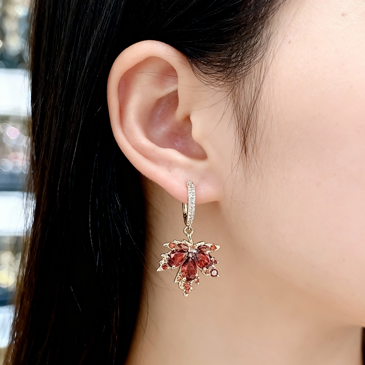 Cercei Aurii cu Frunză și Zirconiu