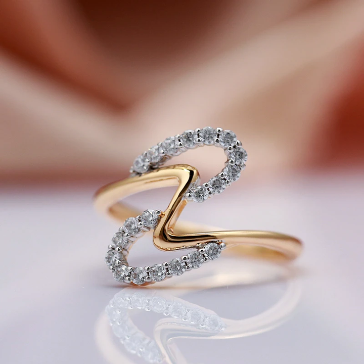 Iring Elegant cu Valuri Strălucitoare din Aur