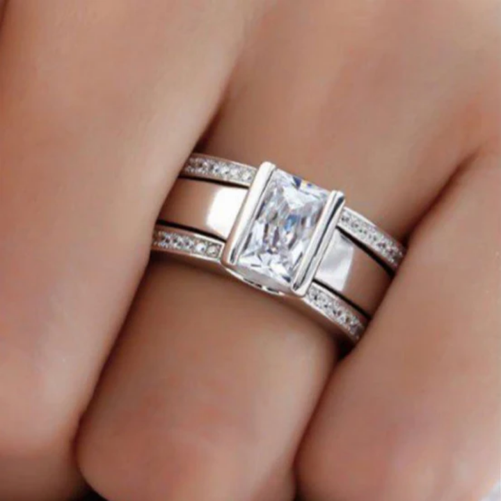 Inel Vintage cu Incrustații de Sticlă